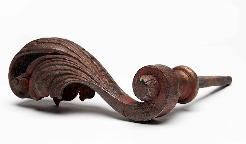 Was vom Schloss übrig blieb: Eine Türklinke von Schloss Karlsberg zu sehen in der Ausstellung „Steinerne Macht“. Foto Andre Mailänder