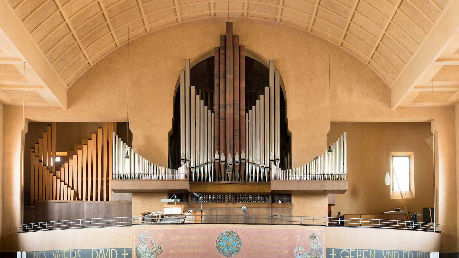 Die Christkönigkirche beheimatet eine riesige Universalorgel mit 72 Registern. Sie ist übrigens die größte Orgel im Südwesten Deutschlands. Foto: Werner Grothusmann